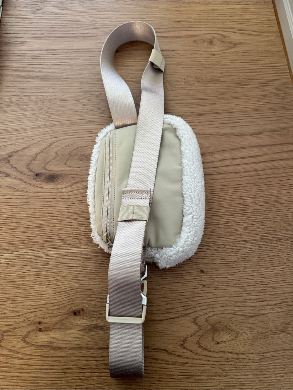 Lululemon Sherpa bag - Picture 2 of 3